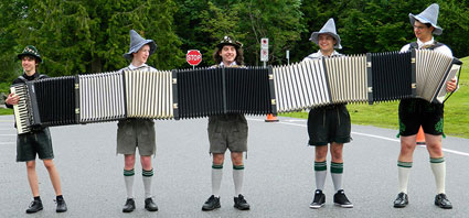 The Mondo Accordion - world's widest accordion!
